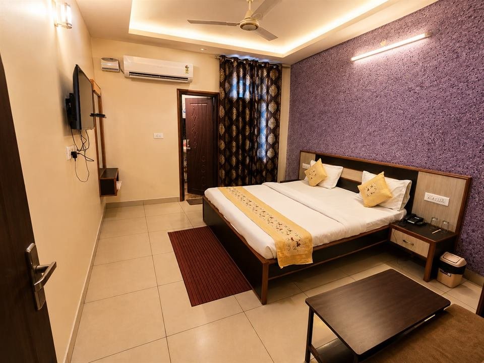 Deluxe Room at Royal Celebration Inn